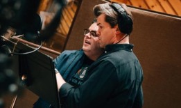 参见Josh Gad和Andrew Rannells在古登堡录音室的照片!的音乐