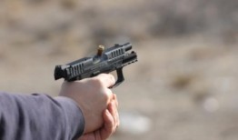 特伦甘纳邦警察因持枪强奸同事被捕