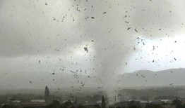 导致超级游艇沉没的致命风暴：什么是水龙卷？