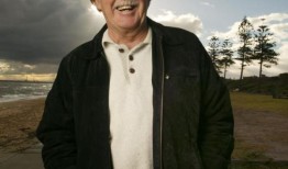 澳大利亚资深电视记者乔治·尼格斯去世，享年82岁