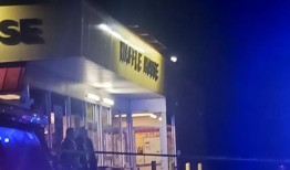 杰斐逊县警长办公室称，华夫饼屋的一名顾客开枪打死了威胁用餐者的男子