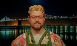 在大麻崇拜的巨型教堂里，有武装警卫和“蘑菇先知”