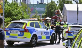 瑞典斯德哥尔摩，乘客从过山车上摔下：1死9伤