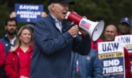 拜登希望得到美国汽车工人联合会的支持，因为他正在争取蓝领工人