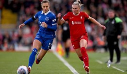 切尔西女子接近与埃弗顿后卫娜塔莉·比约恩的交易，这可能是艾玛·海耶斯的最后一笔签约