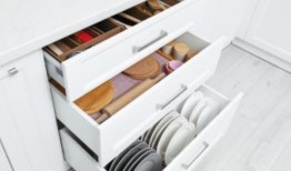 凯蒂·佩里透露她将在七季后离开《美国偶像》，并调侃新音乐《国家》