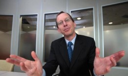 生产力专员斯蒂芬·金(Stephen King)表示，人工智能不应被过分热心的规定扼杀