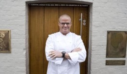 含泪的赫斯顿·布卢门撒尔透露，他的妻子被迫将他剖腹