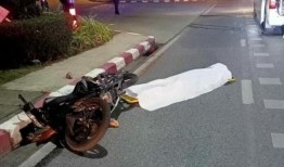 悲惨的摩托车事故导致骑手溺水