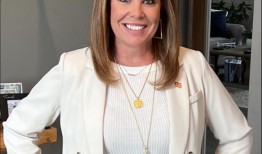 科罗拉多州众议员布兰迪·布拉德利声称儿子的高中历史老师说蒙娜丽莎是性别不确定的达芬奇的自画像