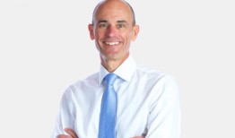 鲍勃·斯特菲尔斯(Bob sterfels)面临着连任麦肯锡老板的反对