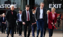 拉特克利夫准备以每股33美元的价格收购曼联的股份