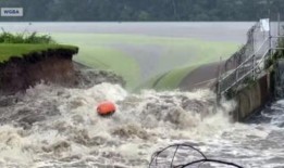 威斯康辛州州长宣布4个县进入紧急状态，其中1个县洪水袭击了大坝
