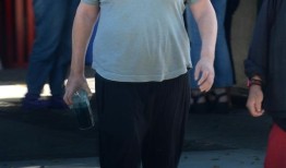 阅读更多关于马修·佩里他的生活和奋斗：