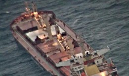 印度海军跟踪可能在阿拉伯海被索马里海盗劫持的船只