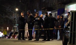 纽约消防队长在街上调查纵火未遂谋杀嫌疑人：纽约警察局