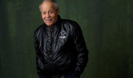 60年后，美国首位黑人宇航员候选人埃德·德怀特乘坐贝索斯火箭进入太空