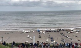 发现疑似炸弹后，海滩疏散