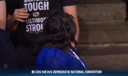 在奥普拉“没有孩子的猫夫人”的时刻，民主党全国委员会的镜头尴尬地切换到马里兰州代表特蕾莎·伍曼