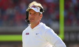 以下是莱恩·基芬(Lane Kiffin)在《单身汉》节目中作为前选手参加ABC节目的原因