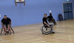 我的身体里有个秘密的定时炸弹它在我17岁的时候爆炸了