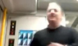 “愚蠢的乘客”：火车保安在乘客疯狂咆哮后被停职