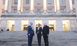 爱尔兰和英国领导人庆祝北爱尔兰政治僵局结束