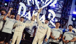 陆地巡洋舰车队在2024年达喀尔拉力赛上获得第二名