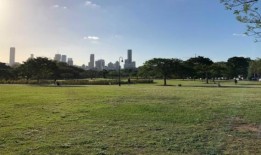 孩子靠近后，家长要求在公园安装闭路电视