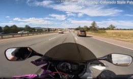 德克萨斯州youtube用户Rendon Dietzmann被警方通缉，他拍摄了自己在高速公路上以150英里／小时的速度行驶