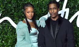 A$AP Rocky在平衡工作和养育两个男孩的同时，对蕾哈娜赞不绝口