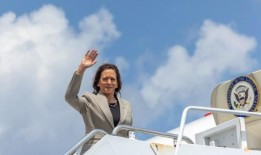 副总统卡玛拉·哈里斯退出竞选后得到了乔·拜登的支持