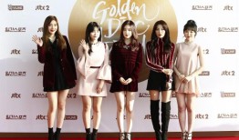 红丝绒乐队的《Bad Boy》mv在YouTube上的点击量超过4亿次