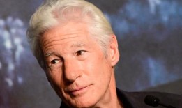 邀请特朗普到阿灵顿的金星家庭为他辩护，反对哈里斯的言论