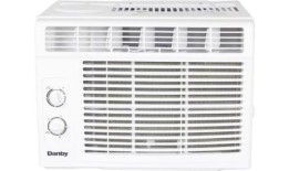 在帐篷里装一台野营空调来降温