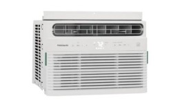 在帐篷里装一台野营空调来降温