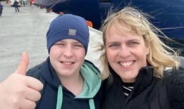 澳大利亚母亲和儿子在美国公路上迎面相撞身亡