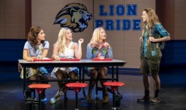 《贱女孩》女星克里斯提娜·阿拉巴多谈如何相信自己是最大的职业游戏改变者