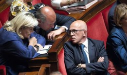 éric乔蒂反对移民法和埃马纽埃尔·马克龙：《费加罗杂志》的轻率之举