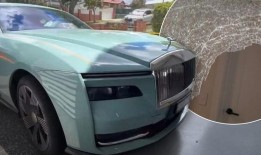 行车记录仪记录下了青少年偷车贼豪华兜风的场景