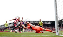 出色的布伦特福德破坏了亚伦拉姆斯代尔在南安普顿的首秀，伊万托尼在观看