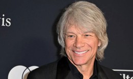 乔恩·邦·乔维在儿子与网飞明星米莉·鲍比·布朗的秘密婚礼上打破沉默