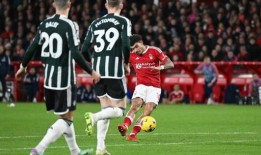 吉布斯-怀特带领诺丁汉森林自1994年以来首次战胜曼联