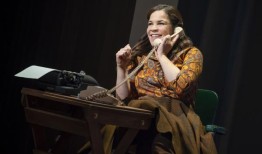 嘿，老朋友：林赛·门德斯带着《我们一路欢乐》重返百老汇