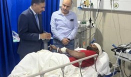 科威特大楼火灾：印度大使在医院看望伤者