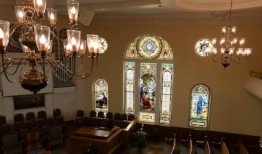 “希望与救赎”：看看阿拉巴马州教堂里令人惊叹的彩色玻璃窗